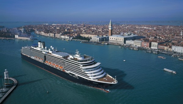 20871-holland-america-line-cruises-ms-noordam-venice-600x340